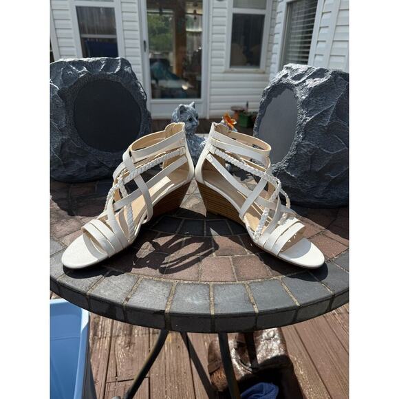 Liz Claiborne Women's Size 8 White Wedges - Picture 6 of 9